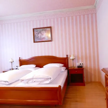 Pfeifer Zum Kirchenwirt Otel
