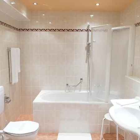 Otel Pfeifer Zum Kirchenwirt 4*