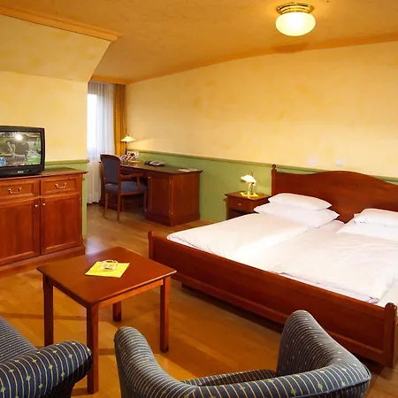Hotel Pfeifer Zum Kirchenwirt 4*